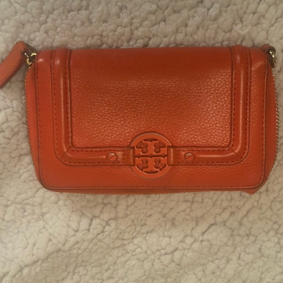 Tory Burch Amanda Orange Zip-Around Wallet - Picture 2 of 7